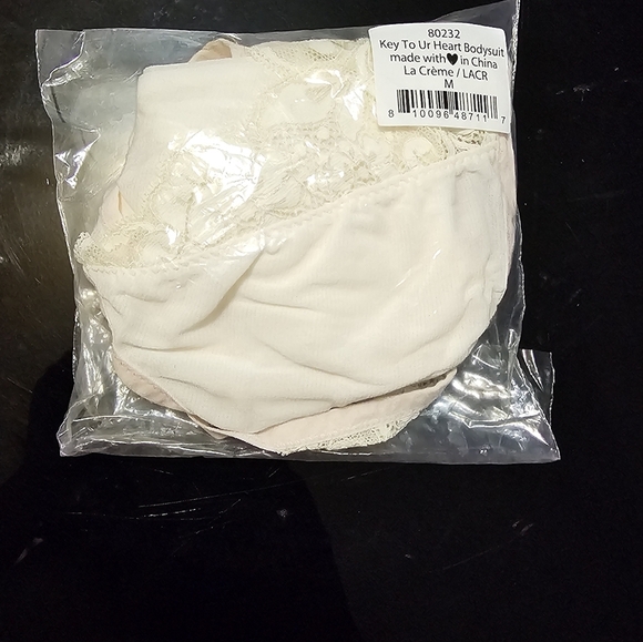 We Are HAH Key to Ur Heart Bodysuit in la crème - Picture 6 of 8